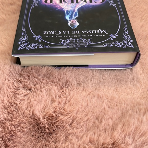 •HARDCOVER•✨CINDER & GLASS by MELISSA DE LA CRUZ ✨ - Picture 4 of 5
